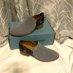 TOMS Womens Shaye low loafer Leather booties Grey In box, Size 6.5
